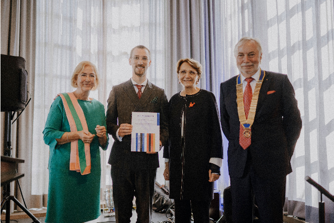 Verleihung des Jost Prüm Preises des Rotary Clubs Saarbrücken an Felix Schubert, Alumnus des CJFA
